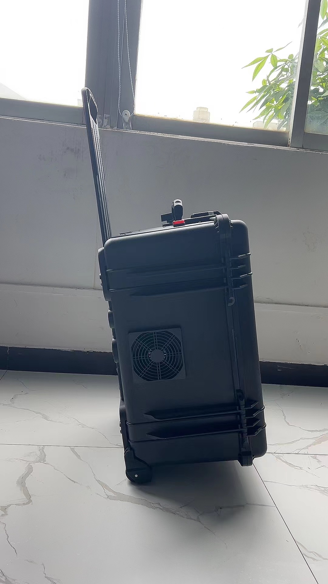 榆树手拉箱型移动通信干扰器